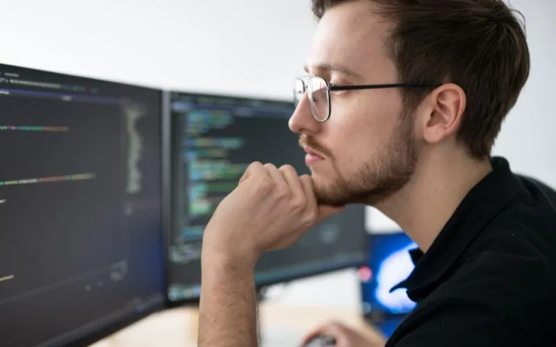 Softwareentwickler-Arbeit-Karriere_ws-informatik_800x500px